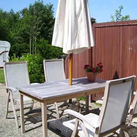 Webstube Hausteil Mit Garten